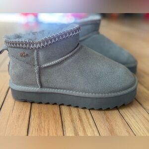 Mexx Olive suede Genuine shearling Ankle Mini Boots Gray Platform Comfy size 9